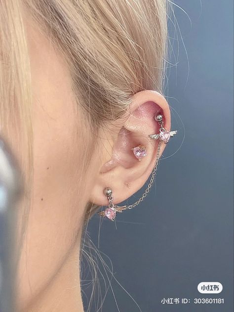 Douyin Ear Piercing, Tragus And Industrial Piercing, Piercing Art, Earring Inspo, Piercing Inspo, Beauty Aesthetic, Industrial Piercing, Dope Jewelry, B L