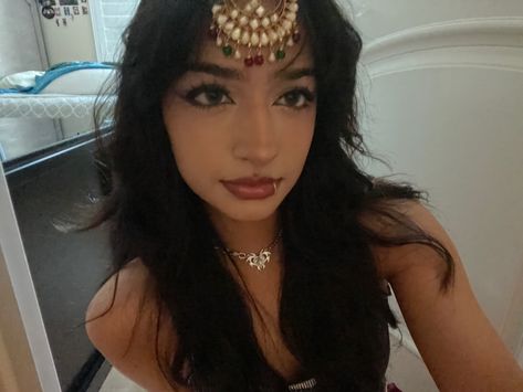 Kashmir Makeup Look, Eid 2024, Brown Girls Makeup, Indian Makeup, Makeup Studio, Desi Girl, Instagram Makeup, Indian Aesthetic, Brown Girl