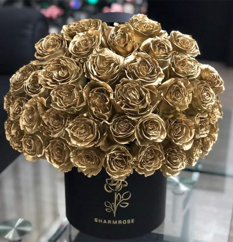 Gold Birthday Ideas, Gold Rose Bouquet, Black And Gold Roses, Ball Themes, Prom Props, The Million Roses, My 15th Birthday, Botanical Aesthetic, Million Roses