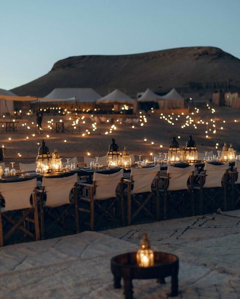 Dinner Under The Stars, Under The Stars Dinner Party, Dune Wedding, Arabian Night Wedding, Marrakech Wedding Decor, Wedding Venues Moroccan, Arabian Nights Wedding, Desert Arabian Night, Wedding Dining Decor