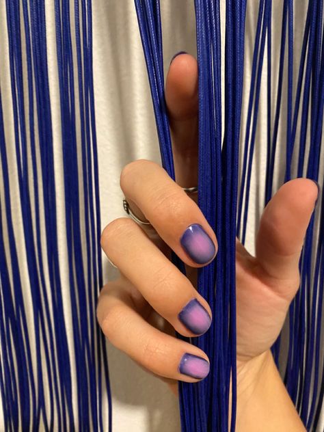 Mama Graviert Nails, Aura Natural Nails, Aura Nails On Natural Nails, Short Nails Airbrush, Blue Purple Aura Nails, Aura Nails On Short Nails, Black Aura Nails Short, Reverse Aura Nails, Airbrush Short Nails