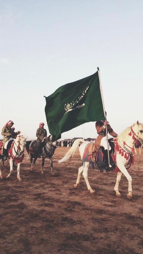 Saudi Arabia Money, Saudi Arabia Prince, Saudi Flag, Middle East Culture, National Day Saudi, Ksa Saudi Arabia, Saudi Arabia Culture, Saudi Arabia Flag, Studio Photography Poses