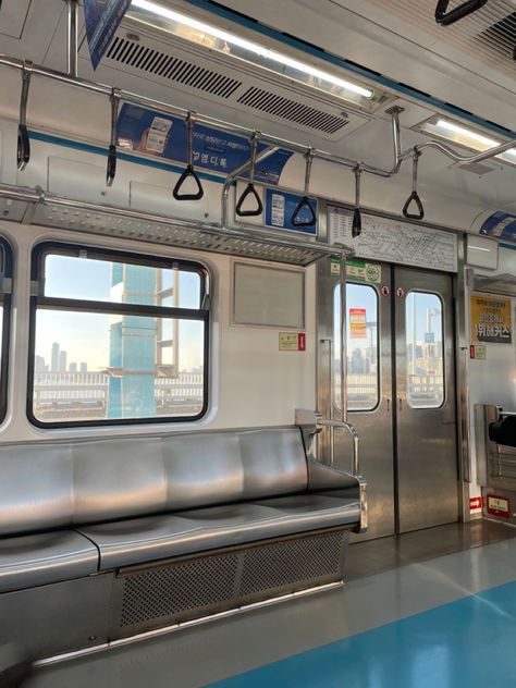 Korean Subway Aesthetic, Subway Train Aesthetic, Subway Train Interior, Public Transport Aesthetic, Korea Subway, Seoul Subway, Lines Aesthetic, Seoul Trip, Background References