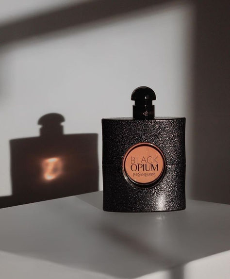 Perfume Aesthetic Dark, Organization Perfume, Perfume Branding, Aesthetic Perfume, Ysl Perfume, Expensive Brands, Perfume Chanel, Collection Aesthetic, Perfume Genius