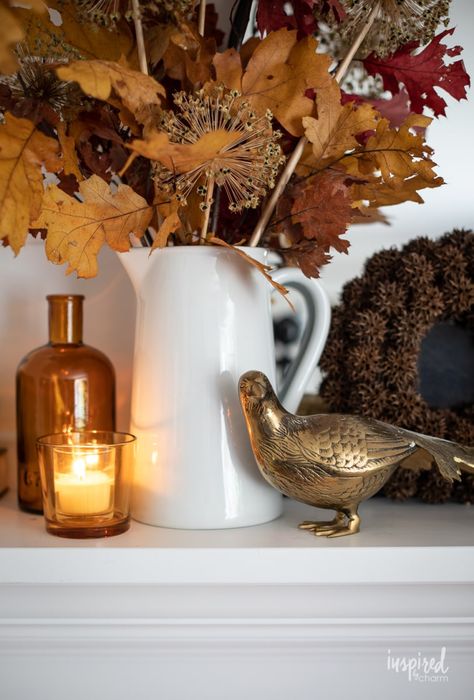 Cozy Autumn Decor Ideas, Cozy Fall Bathroom, Autumn House Decorations, Fall Mantel Decorating Ideas Fire Places, Fall Powder Room Decor, Cozy Fall Mantle Decor, Fall Mantle Under Tv, Mantle Decor Fall, English Country Fall Decor