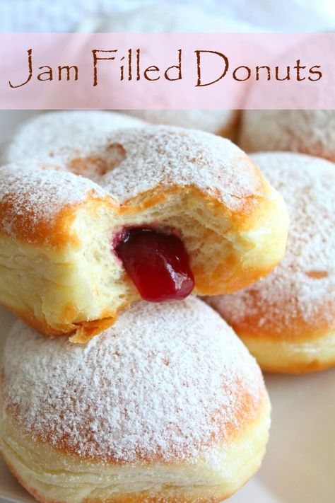 Homemade Jelly Filled Donuts Recipe, Jelly Filled Donuts Recipe, Donat Glaze, Jelly Donuts, Jam Donut, Doughnut Recipe Easy, Donut Filling, Weight Watcher Desserts, Homemade Donuts Recipe