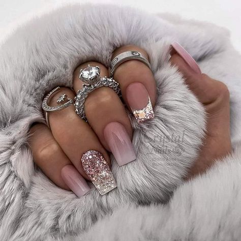 Acrylic Sparkle Nails, Coffin Natural Nails, Nails Coffin Natural, Classy Glitter Nails, Glitter Nails With Rhinestones, Coffin Short Nails, Nails Coffin Short, Sassy Nails, Finger Nail Art