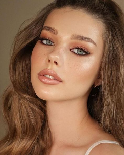 Natural Makeup Formal Brown Eyes, Smokey Fall Eye Makeup, Smokey Makeup Blue Eyes, Fall Bride Makeup Green Eyes, Soft Glam For Green Eyes, Makeup To Enhance Green Eyes, Fall Makeup Green Eyes, Wedding Makeup For Green Eyes Brown Hair, Fall Makeup Blue Eyes