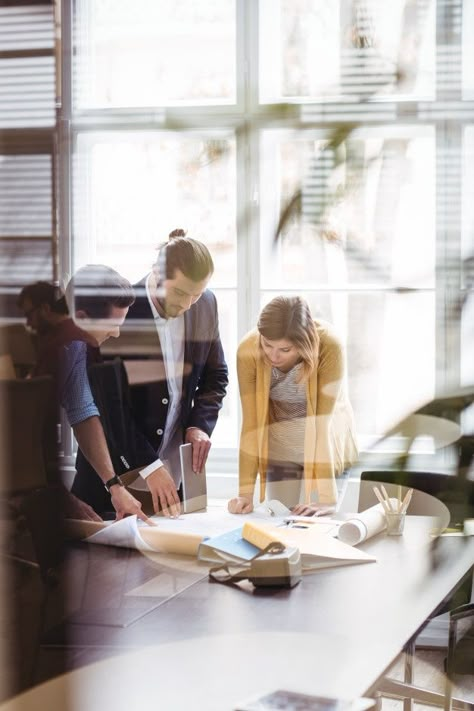 Corporate Photo Shoot Ideas, Office Photography Ideas, Workplace Photoshoot, Company Photoshoot Ideas, Office Photoshoot Ideas, Office Shoot, Corporate Photoshoot, Office Lifestyle, Company Photography