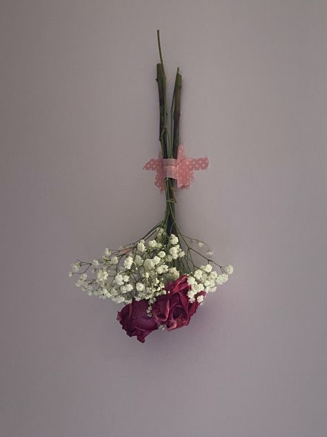 flower hanging ex boyfriend roses Flower Hanging, Room Inspo, Dried Flowers, Apartment, Flowers, Wall, Quick Saves