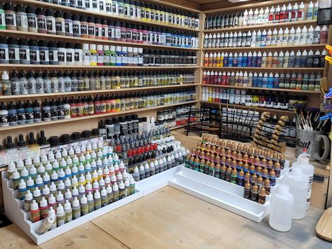 Warhammer Organization, Paint Corner, Hobby Room Design, Dream Workshop, Art Studio Storage, Painting Station, Hobby Desk, Art Supplies Storage, Art Studio Room