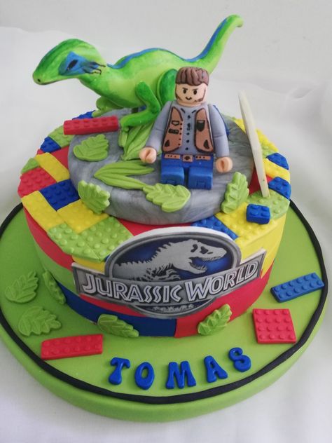 Torta de lego Jurassic Lego Cake, Lego Jurassic Park Cake, Lego Dinosaur Birthday Party, Jurassic World Lego Cake, Lego Jurassic World Birthday Party, Jurassic Park Lego Party, Dinosaur Lego Birthday Party, Lego Dinosaur Cake, Jurassic World Lego Party