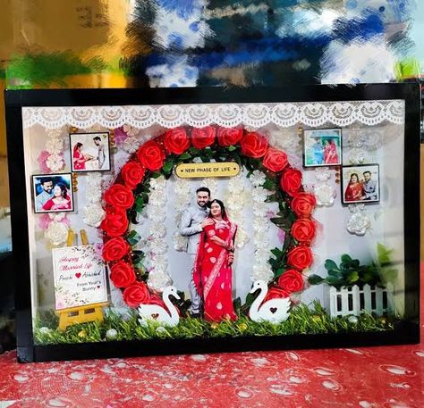 3d Picture Frame Ideas, Mobile Box Craft, Anniversary Shadow Box, Box Craft Ideas, Picture Gifts Diy, 3d Picture Frame, Shadow Box Ideas, Frames Diy Crafts, Photo Frame Crafts