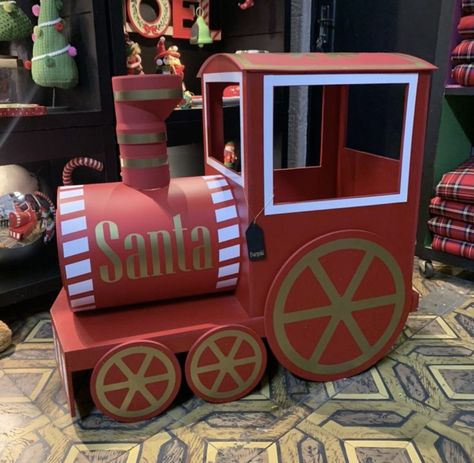 Cardboard Train, Cardboard Decor, Diy Santa, Candy Land Christmas Decorations Outdoor, Christmas Yard Decorations, Christmas Float, Christmas Parade, Christmas Decorations Diy Outdoor, Office Christmas Decorations