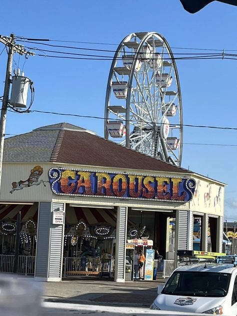 Old Orchard Beach, Maine East Coast Road Trip Aesthetic, Maine Aesthetic Summer, Maine Vibes, Old Orchard Beach Maine, East Coast Beaches, Beach Hippie, Old Orchard Beach, East Coast Road Trip, Coastal Aesthetic