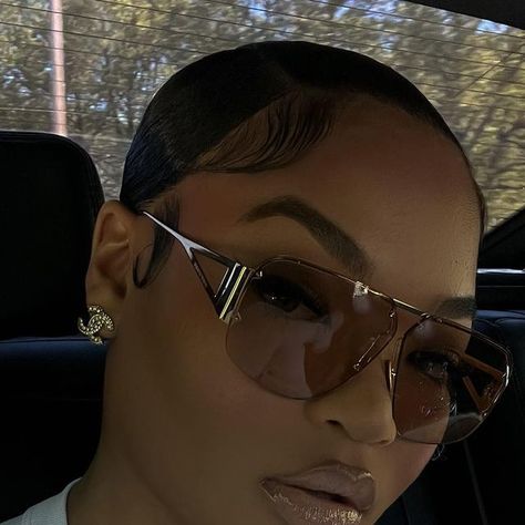 K I R A H O M I N I Q U E on Instagram: "Thank You Jesus, He Has Risen 🥹🙏🏽. Have A Blessed Day 🤍" Briana Monique, Classy Aesthetics, Designer Eye Glasses, Fire Makeup, Material Gworl, Classy Glasses, Chic Glasses, Clear Sunglasses, Glasses Collection