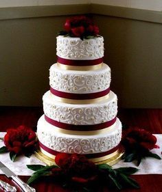 Love the design on this cake. Instead of the burgundy & gold colors, I would like burgundy & silver :) Wedding Cake Burgundy Gold, Burgundy Wedding Cake, Square Wedding Cakes, Maroon Wedding, Wedding Cake Photos, Winter Wedding Cake, Simple Wedding Cake, Gold Wedding Cake, Wedding Winter