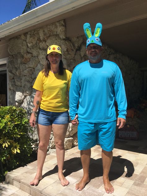 Ducky And Bunny Costume, Adult Toy Story Costumes, Toy Story Costumes Diy, Toy Story Fancy Dress, Diy Toy Story Costumes, Twin Day Ideas, Fantasias Toy Story, Ducky And Bunny, Cricut Halloween Projects