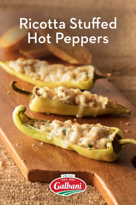 Hot Pepper Dip, Hot Pepper Recipes, Cheese Brands, Stuffed Pepper Dip, Banana Peppers, Raw Banana, Dried Peppers, Hot Sausage, Hot Peppers