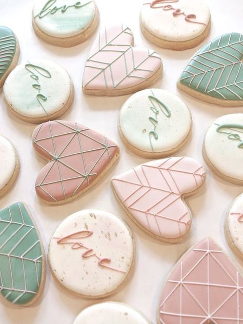 Love Royal Icing Cookies, Xo Sugar Cookies, Cookie Decorating Simple, Valentine's Cookies Royal Icing, Decorated Royal Icing Cookies, Sugar Cookie Decorating Ideas Valentines, Royal Icing Cookies Designs Simple, Royal Icing Valentines Day Cookies, Heart Sugar Cookies Royal Icing