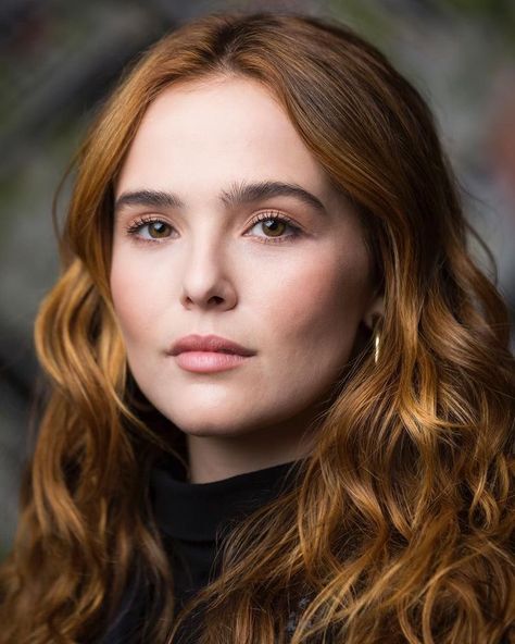 Zoey Deutch Instagram, Soft Autumn Makeup, Soft Autumn Color Palette, 60s Hair, Zoey Deutch, Night At The Museum, Girl Celebrities, Face Expressions, Hair Color Balayage