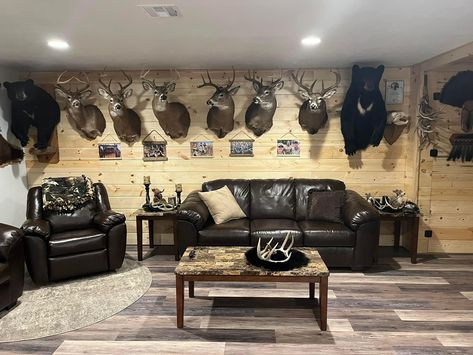 Hunter Room Ideas, Hunting Man Cave Ideas, Hunting Room Ideas, Hunter Man Cave, Hunting Room Decor, Rustic Projects, Hunting Man Cave, Hunting Home Decor, Hunter Room