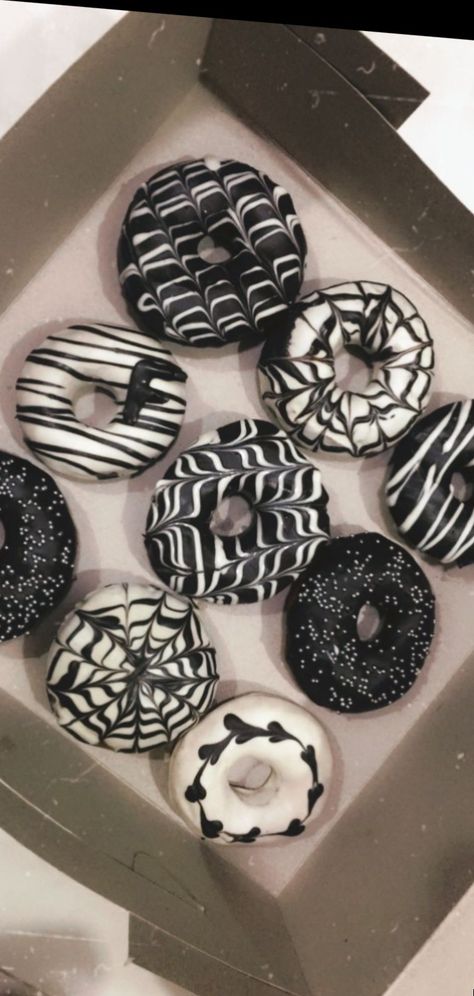 Black Donut, Birthday Snacks, Birthday Donuts, Black And White Heart, Cover Gray, 13th Birthday, 10th Birthday, Birthday Boy, 40th Birthday