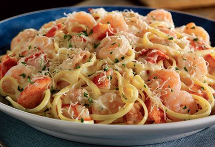 Shrimp Linguine Alfredo - picture is of a dish from Red Lobster..found a copycat recipe at http://www.food.com/recipe/red-lobster-shrimp-pasta...csb Shrimp Linguine Alfredo, Restraunt Recipes, Crab Linguini, Linguini Alfredo, Linguine Alfredo, Crab Alfredo, Red Lobster Shrimp, Pastry Cups, Shrimp Linguine