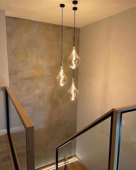 Hanging Light Over Staircase, Stairs Lighting Ideas, Stairs Chandelier, Vintage Wall Decor Ideas, Stairs Wall Decor, Stair Landing Decor, Stair Wall Lights, Staircase Pendant Lighting, Landing Decor