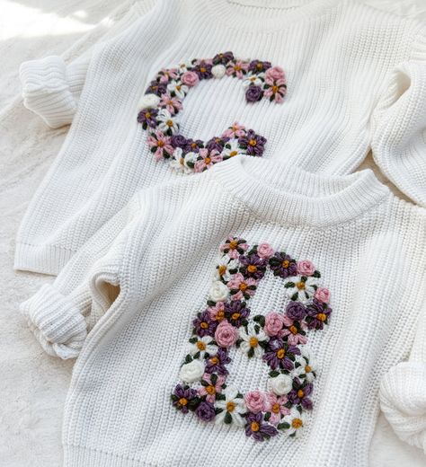 Hand Embroidered Baby Initial Sweater - Floral Monogram Sweater Message for customization & sweater, and yarn color availability! Monogram Ideas For Clothes, Embroider Baby Sweater, Hand Embroidery Baby Clothes, Sweater Embroidery Ideas, Hand Embroidery Sweater, Collar Embroidery Design, Embroidered Baby Sweater, Initial Sweater, Knitted Embroidery