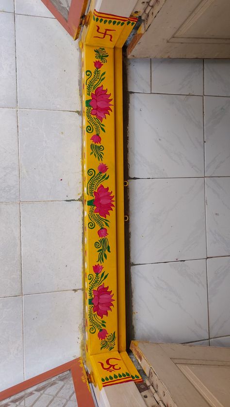 Gummalu Designs, Lotus Gadapa Muggulu, Gadapa Muggu Designs Traditional, Kadapa Muggu Designs, Gadapa Muggu Designs Simple, Painted Rangoli, Kadapa Muggu Designs Easy, Gadapa Muggu Designs, Gadapa Designs