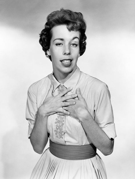 Carol Burnett - honestly I think she was one of the first women unafraid to be seen as something other than beautiful. Not that she wasn't pretty,  but she was even less vain than Lucille Ball. A childhood favorite of mine. Calamity Jane, Carol Burnett, Pixie Hair, Lucille Ball, Star Show, Twilight Zone, Women Humor, Variety Show, Classic Tv