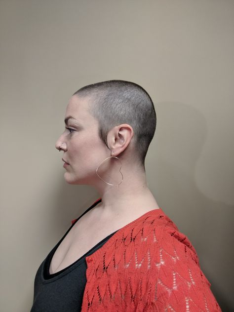 Buzz Cut Women, Short Hair Model, Buzzed Hair, Woman Shaving, Short Sassy Hair, Super Short Hair, Bald Women, Edgy Short Hair, Sassy Hair