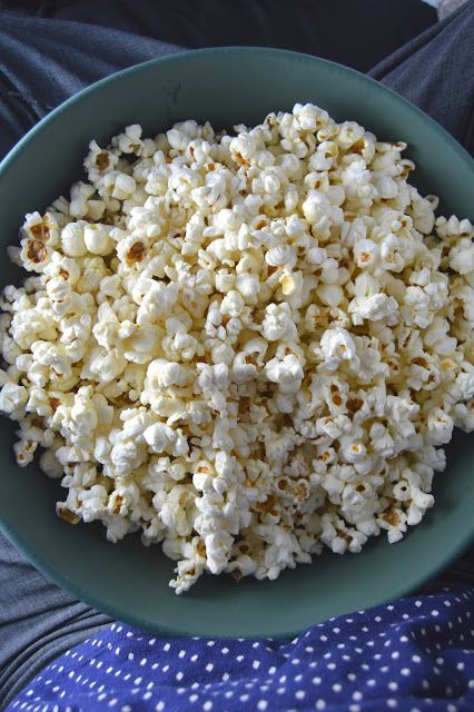 Healthy Carb Snacks, Christmas Flavors, Healthy Popcorn, Carb Cravings, 2024 Recipes, Snack Craving, Popcorn Recipes, Quick Easy Snacks, Recipe Community