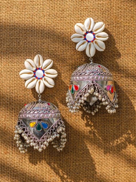 Golden Jhumka, Trendy Silver Jewelry, Diy Earrings Easy, Indian Wedding Jewelry Sets, Diy Fabric Jewellery, Indian Bridal Jewelry Sets, Quirky Jewelry, Earrings Golden, Fancy Jewellery Designs