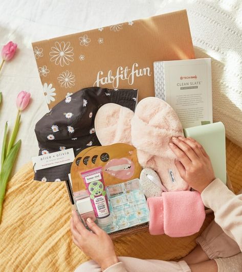 Fab Fit Fun, Fab Fit Fun Box, Beauty Calendar, Josie Maran, Beauty Advent Calendar, Milk Makeup, Unboxing Videos, Beauty Box, Subscription Box