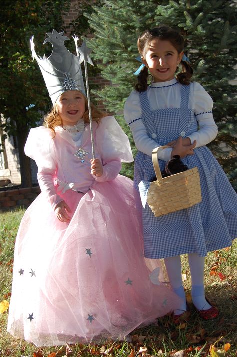 The Wizard Of Oz Family Costumes, Diy Dorothy Costume Kids, Wizard Of Oz Family Costume Diy, Dorothy And Glinda Costume, Glinda Cosplay, Wizard Of Oz Kids Costumes, Jitterbug Costume Wizard Of Oz, Dorothy Costume Kids, Wizard Of Oz Sibling Costumes