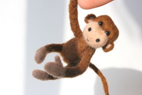 felted monkey by gabrielefelt, via Flickr Pet Monkey, Needle Felting Projects, Needle Felted Animals, Wet Felting, Felt Animals, Felting Projects, Felt Crafts, Needle Felting, Wool Felt