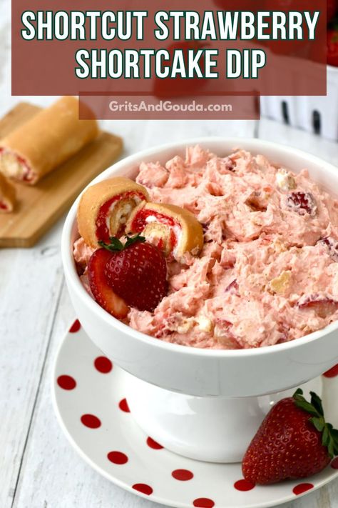 Strawberry Shortcake Dip, Strawberry Cheesecake Dip, 4 Ingredient Desserts, Easy Dessert Dips, Chocolate Covered Graham Crackers, Dessert Dip Recipes, Cake Dip, Dessert Dip, Party Dip