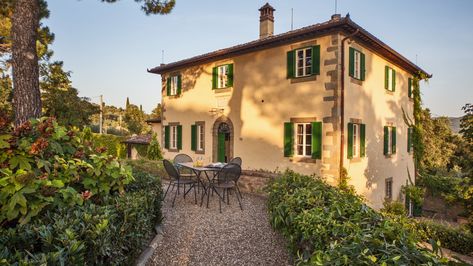 Luxury villa Bramasole for rent in Tuscany, cortona | Home In Italy Pool And Jacuzzi, Tuscany Home, Home In Italy, Indoor Jacuzzi, Jacuzzi Hot Tub, Homes In Italy, Private Swimming Pool, Tuscany Villa, Floor Heating Systems