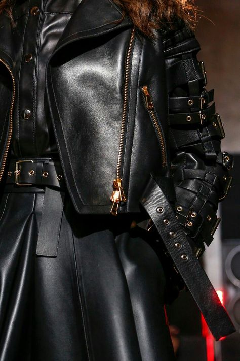 Leather Aesthetic, Fausto Puglisi, Leather Jacket Outfits, Outfit Inspiration Fall, Steam Punk, Fall Fashion Outfits, Fashion Details, Look Cool, Wearing Black