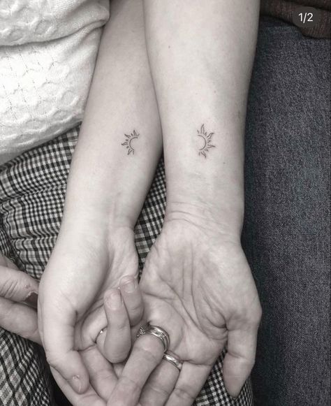 Matching Sun Tattoos Mother Daughters, Mother Daughter Sun Tattoos, Matching Small Tattoos Sister Tat, Minimal Sister Tattoo Ideas, Sun Friendship Tattoo, Matching Tattoo Mother And Daughter, Minimalist Mother Daughter Tattoo, Mother Daughter Fine Line Tattoo, Matching Tattoos Mum And Daughter