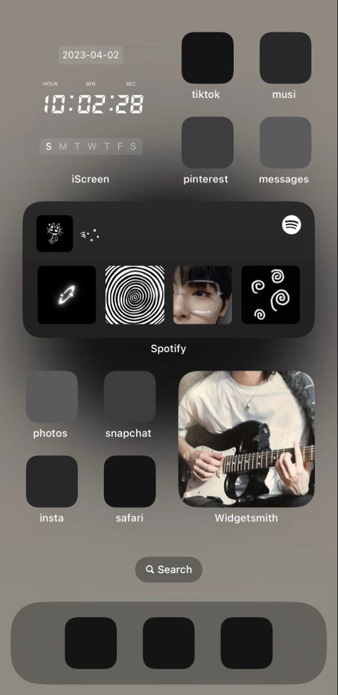 Ios Phone Theme Ideas, Acubi Ios 16, Homescreen Ideas Black And White, Ideas For Iphone Home Screen, Ios 16 Icons Aesthetic, Acubi Phone Layout, Ios Wallpaper Home Screen, Wallpaper Theme Ideas, Phone Ideas Home Screen