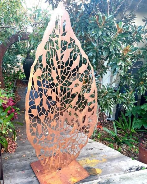 Leaf Sculpture, Sculpture Gallery, Design Sculpture, Lawn Art, Metal Sculptures, Powder Coat Colors, Steel Art, Outdoor Setting, Fall Leaf