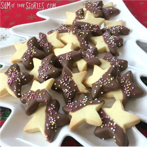 Chocolate Star Cookies Christmas, Christmas Star Biscuits, Shortbread Christmas, Chocolate Chip Biscuits, Star Shaped Cookies, Chocolate Stars, Chocolate Dipped Cookies, Christmas Food Treats, Christmas Shortbread