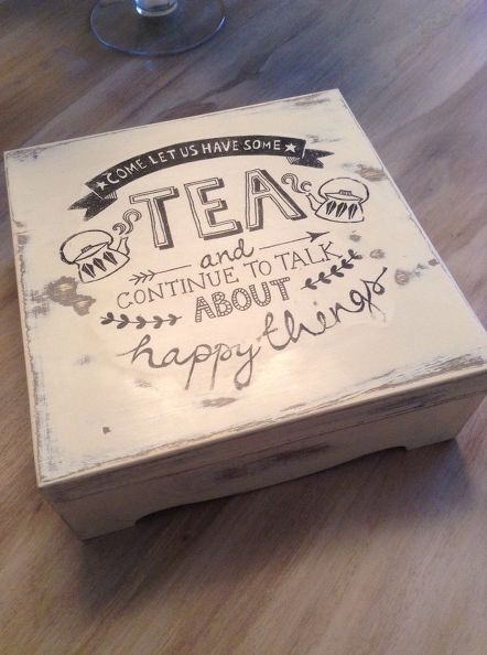 How to DIY tea box with  chalk paint and mod podge #plaidcrafts Tea Box Diy, Mod Podge Projects, Tea Towels Diy, Tea Boxes, Tea Crafts, Diy Tea, Decoupage Box, Diy Holz, Tea Packaging