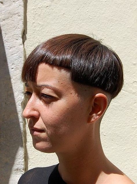 40 Fun Hairstyles Ugliest Hairstyles, Horrible Haircuts, Short Straight Bob Hairstyles, Haircut Fails, Weird Haircuts, Shaved Bob, Ugly Hair, Bad Haircut, Asymmetrical Bob