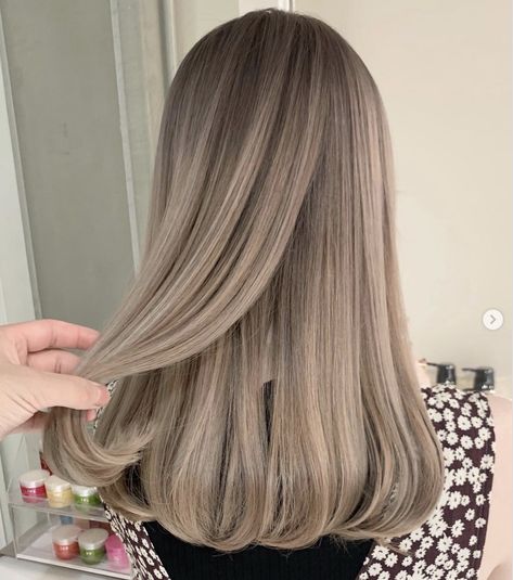 Ash Blonde Hair Balayage, Ash Blonde Hair Colour, Beige Hair, Ash Hair Color, Ombre Hair Blonde, 일본 패션, Ash Blonde Hair, Brown Hair Balayage, Blonde Hair Inspiration