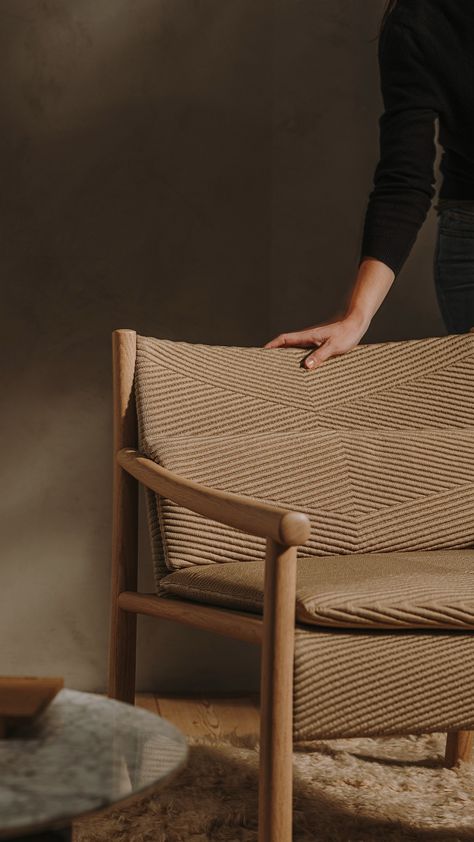 Sustainability in Kata was not an afterthought on process, but rather a core impetus for the design itself. The result is a marriage of traditional craftsmanship and modern processes with a reduced environmental footprint. Chairs Logo, Wood Lounge Chair, Curved Wood, Pet Bottle, Traditional Crafts, Wooden Chair, Natural Tones, Industrial Furniture, Wood Chair