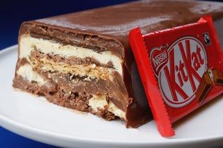 Kit Kat Ice Cream, Ice Cream Cake Recipe Easy, Cake With Pictures, Cake No Bake, Diy Ice Cream Cake, Christmas Ice Cream Cake, Dairy Queen Ice Cream Cake, Brownie Ice Cream Cake, Strawberry Ice Cream Cake